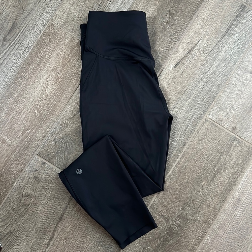 Lululemon base pace high rise tight 25” size 8 leggings